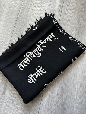 VINTAGE INDIA Large Pashmina Black Shawl White Hindi Gayatri Mantra Embroidery